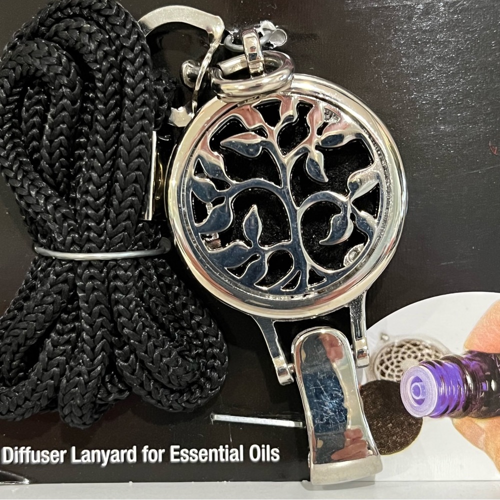 Diffuser Lanyard for Essential Oils with Magnetic Closure